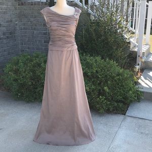 Size 6 Tan Sleeveless Formal Dress by Jessica Howard